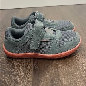 Toddler Boys barefoot Kids Sneakers in Charcoal and Rust- green gray